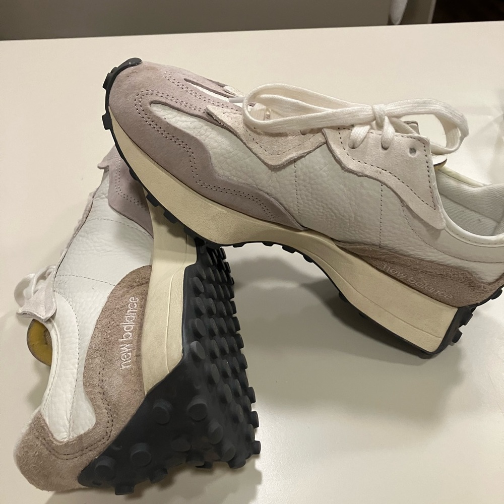 New Balance 327